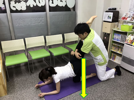 岩手県滝沢市の整骨院 ねむの木はりきゅう整骨院/補助二人柔軟２